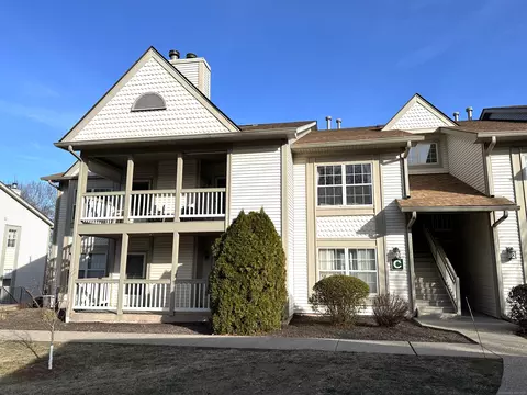 33 Langdon Ct #C201, Berlin, CT 06037