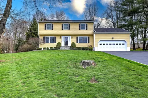 16 Blackberry Rd, Trumbull, CT 06611