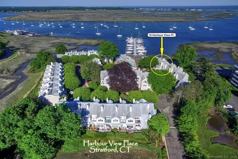 10 Harbour View Pl #10, Stratford, CT 06615