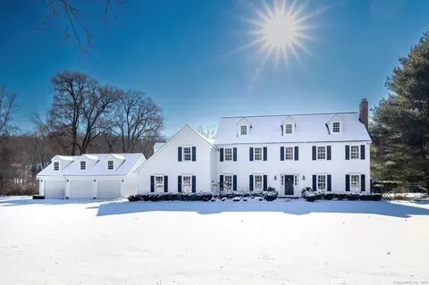8 Palmer Ct, Ridgefield, CT 06877