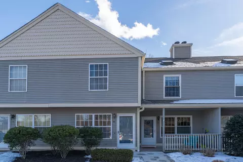 16 Manorwood Dr #16, Branford, CT 06405