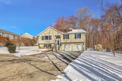 41 Running Brook Dr, Waterbury, CT 06704