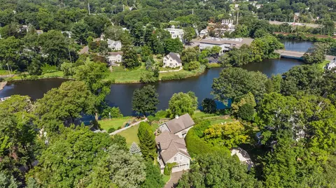 10 Harbor Rd, Southport, CT 06890