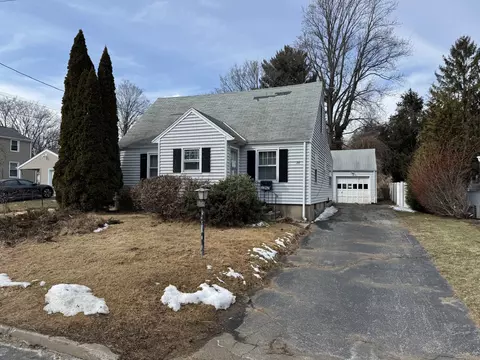 28 Country Rd, Fairfield, CT 06824