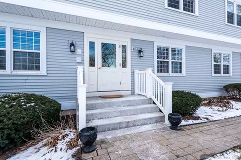 38 N Main St #2, Essex, CT 06426