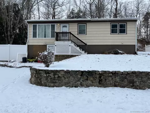 7 Donna Ave, Derby, CT 06418