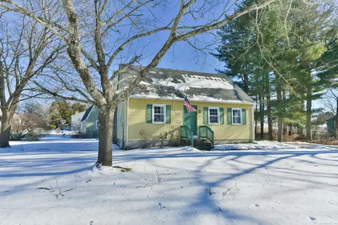 23 Chase St, Putnam, CT 06260
