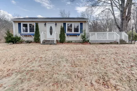 330 Fitch Hill Rd, Montville, CT 06382