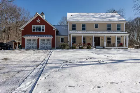 1400 James Farm Rd, Stratford, CT 06614