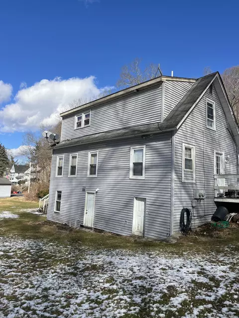 27 Garfield Ave, Norwich, CT 06360
