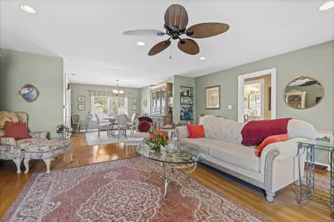 98 Fenwick St, West Haven, CT 06516