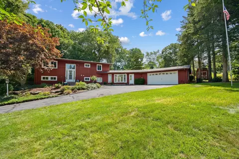 5 Latimer Ct, Waterford, CT 06385