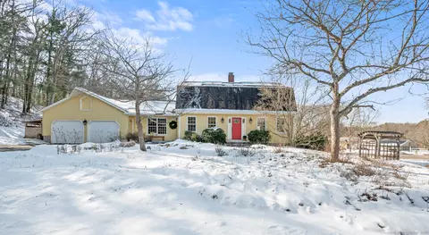 62 Hunter Ln, Glastonbury, CT 06033
