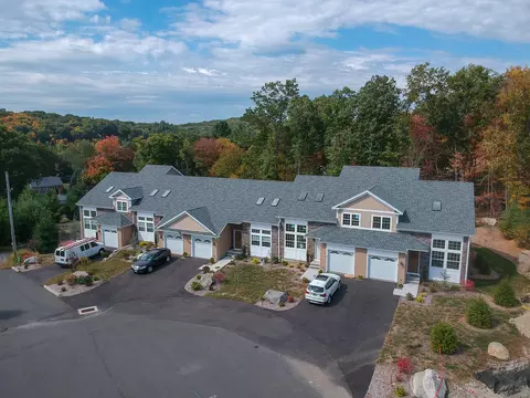 33 Gaby Ln #33, Naugatuck, CT 06770