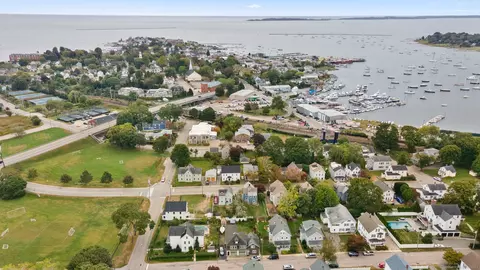 216 N Main St, Stonington, CT 06378