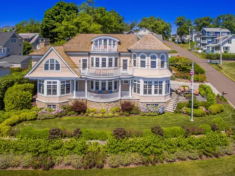 65 Morningside Dr, Milford, CT 06460