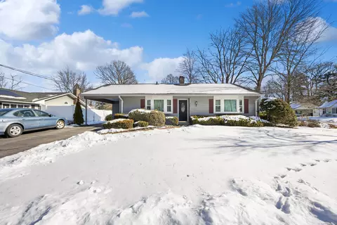 210 Green Manor Dr, East Hartford, CT 06118