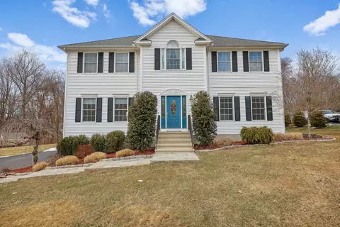 46 Cedarwood Ln, Shelton, CT 06484