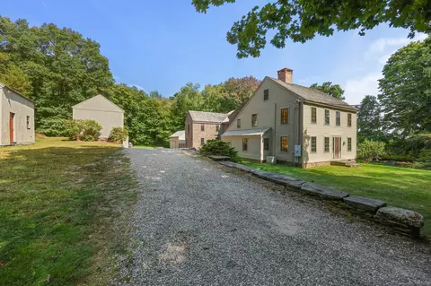 658 Hoydens Hill Rd, Fairfield, CT 06824