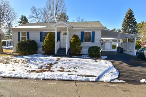 8 Riverview Dr, Plainville, CT 06062