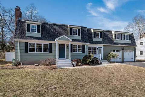 41 Meadowood Ln, Old Saybrook, CT 06475