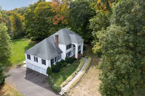 14 Lantern Hill Ln, Guilford, CT 06437