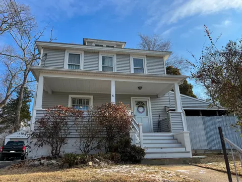 41 Learned St, New London, CT 06320