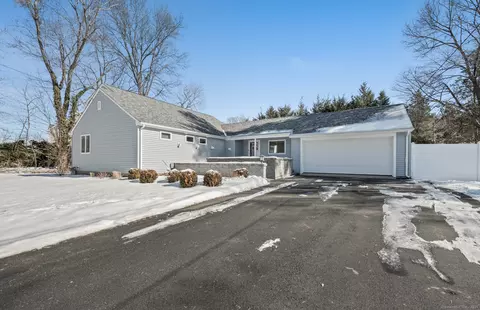 110 Lakewood Rd, Glastonbury, CT 06073