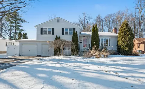 37 Crabapple Rd, West Hartford, CT 06117