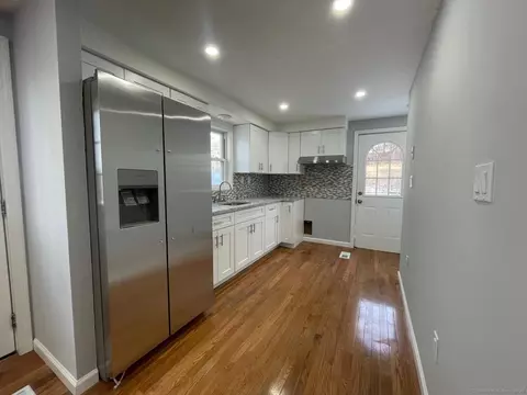23 Sarsfield St, Waterbury, CT 06704