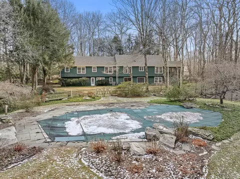 17 Stonehenge Rd, Weston, CT 06883