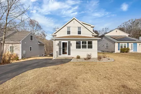 32 Oakland Ave, Farmington, CT 06032
