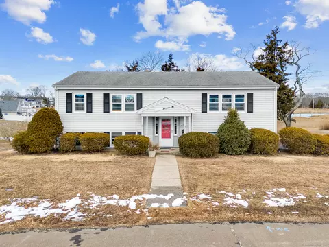5 Indian Dr, Clinton, CT 06413