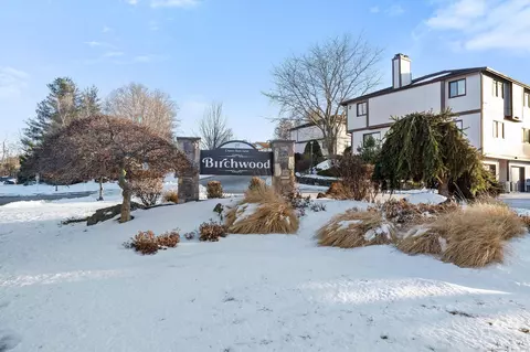 27 Crows Nest Ln #5M, Danbury, CT 06810