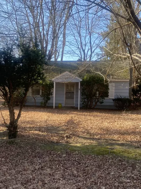 3 Jadon Dr, Old Lyme, CT 06371