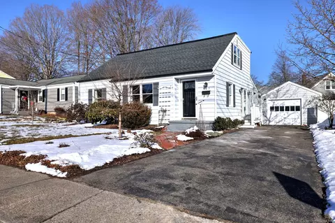 307 W River St, Milford, CT 06461