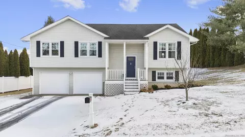15 Oakcrest Cir, Waterbury, CT 06708