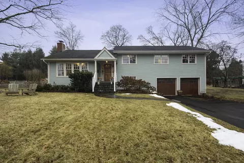 52 Field Crest Rd, New Canaan, CT 06840