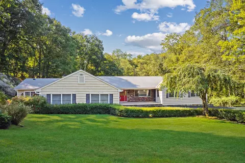 118 Winesap Rd, Stamford, CT 06903