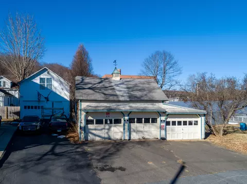 34 Center St, Thomaston, CT 06787