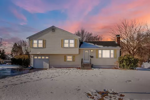 99 Rolling Meadow Dr, East Hartford, CT 06118