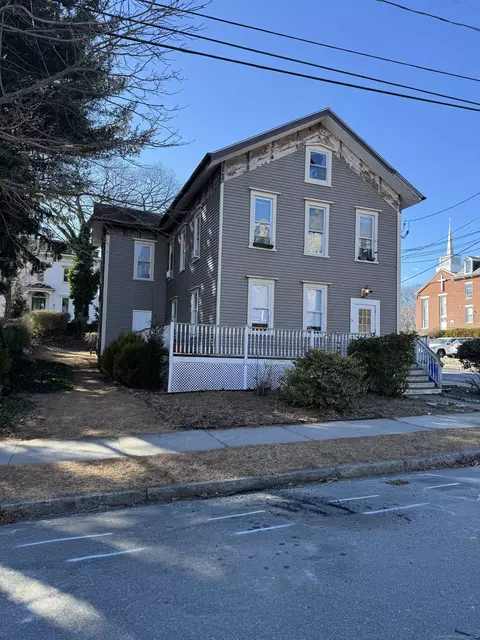 44 Franklin St, New London, CT 06320