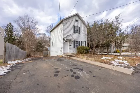 135 New Hanover Ave, Meriden, CT 06451