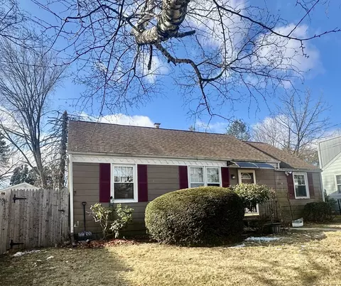 26 Crescent Dr, Danbury, CT 06810