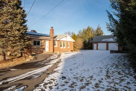1 Ridgewood St, Bristol, CT 06010