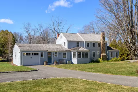 6 Cedar Hill Rd, Newtown, CT 06470