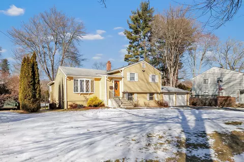 71 Robin Ln, Fairfield, CT 06824