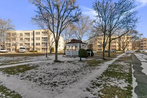 75 Washington Ave #1-207, Hamden, CT 06518