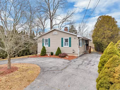 757 Ocean Ave, New London, CT 06320