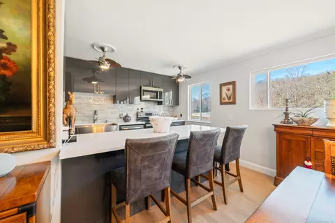 587 Heritage Vlg #D, Southbury, CT 06488
